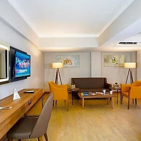 Ada Julian Hotel 4*