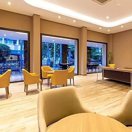 Ada Julian Hotel